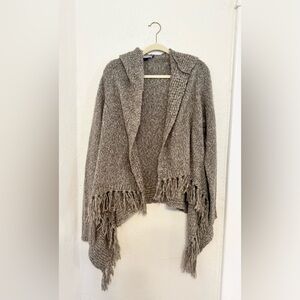 Bandolinoblu Cozy Fringe Hem Gray Sweater